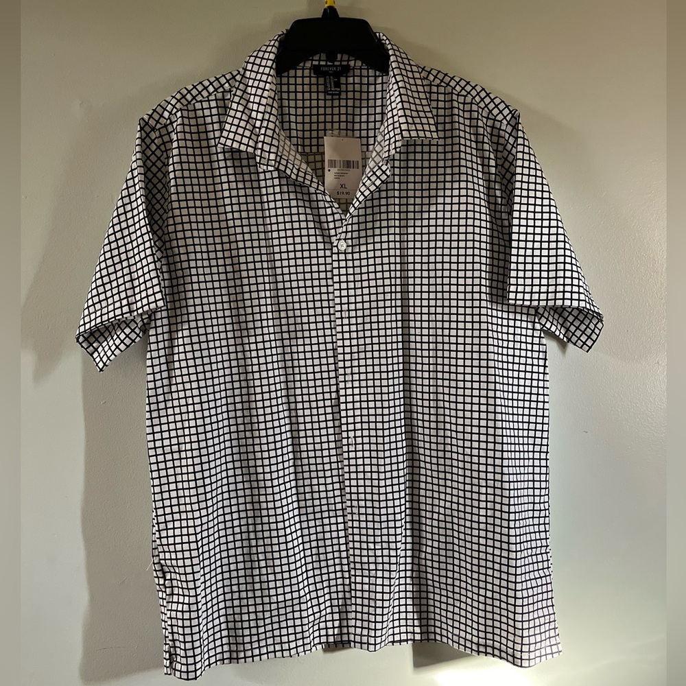 FOREVER 21 MEN Plaid White and Black NEW